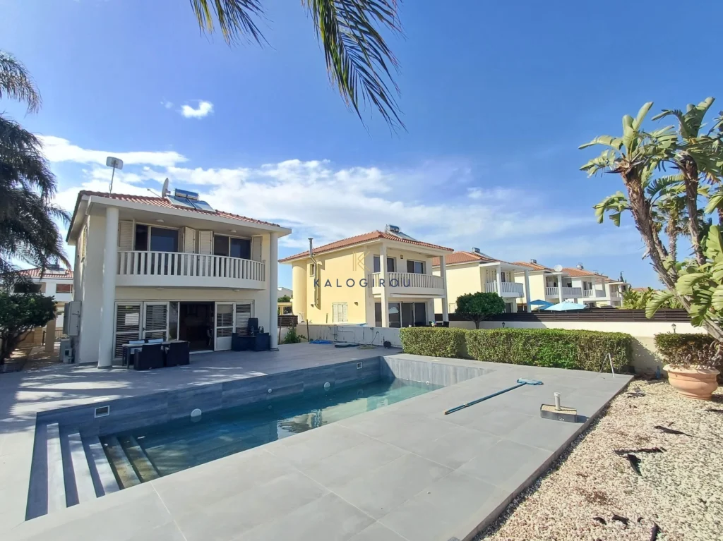 3 Bedroom House for Sale in Pervolia Larnacas