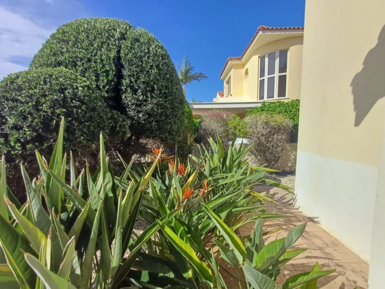 3 Bedroom House for Sale in Pervolia Larnacas