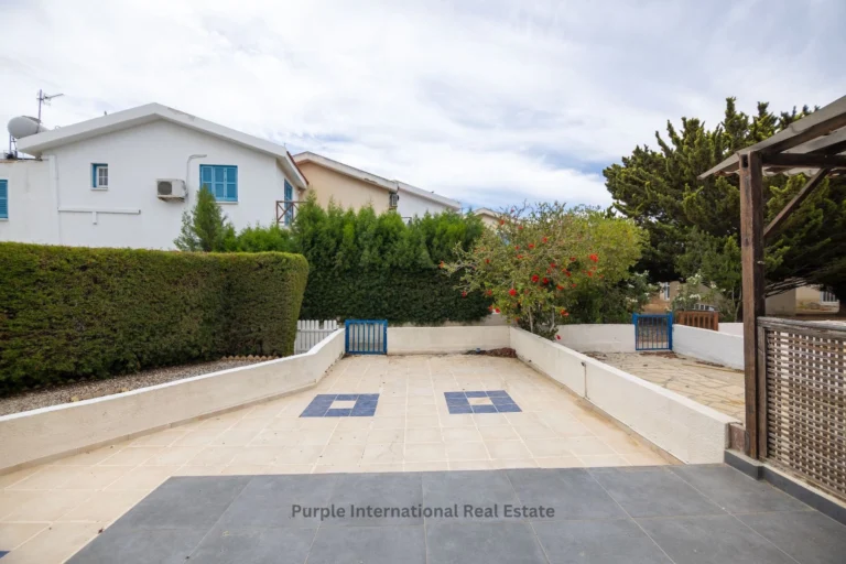 2 Bedroom House for Sale in Pervolia Larnacas