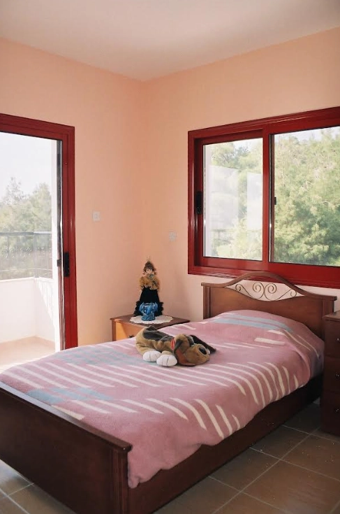 5 Bedroom House for Sale in Moniatis, Limassol District