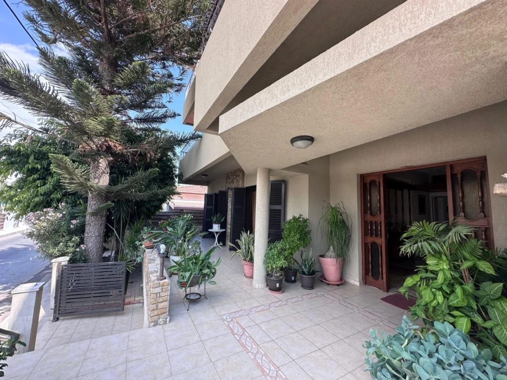 6+ Bedroom House for Sale in Limassol – Kapsalos