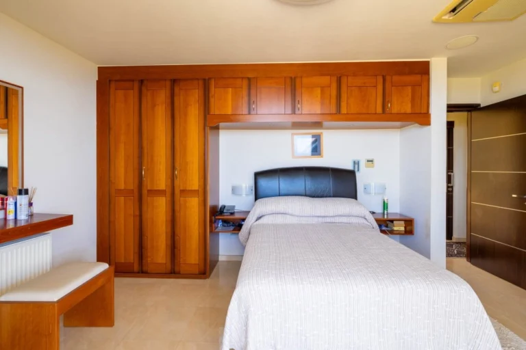 5 Bedroom House for Sale in Sea Caves