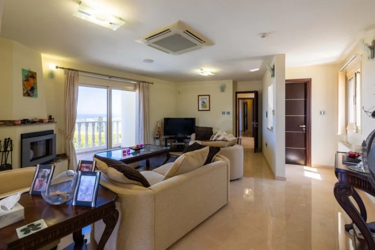 5 Bedroom House for Sale in Sea Caves