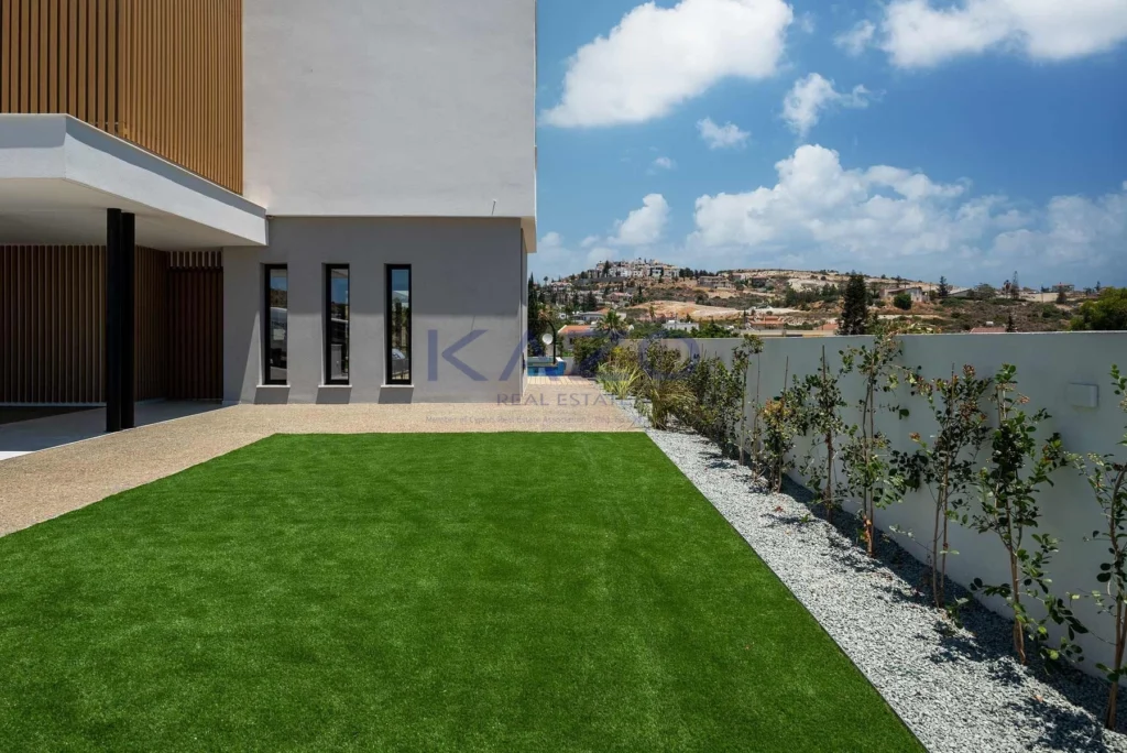5 Bedroom House for Sale in Agios Tychonas, Limassol District