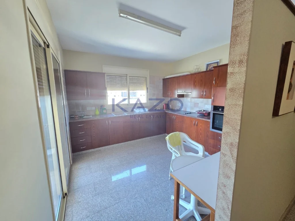 100m² Office for Rent in Limassol District