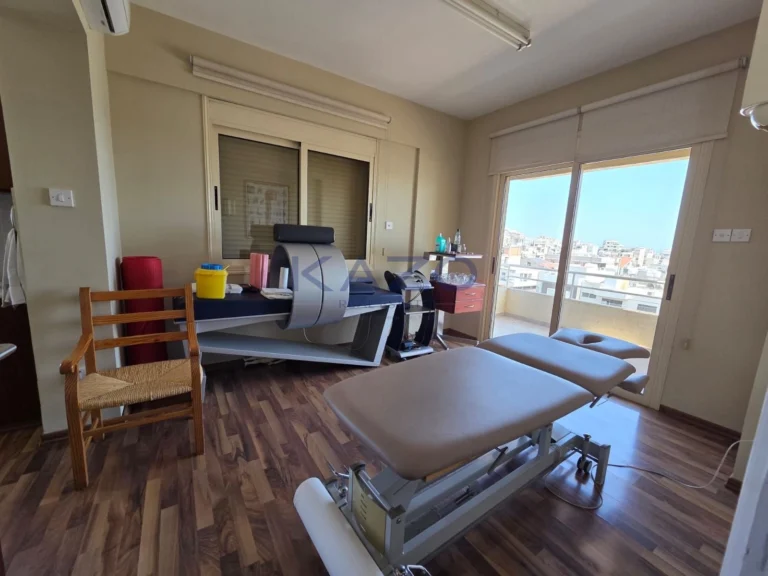 100m² Office for Rent in Limassol District