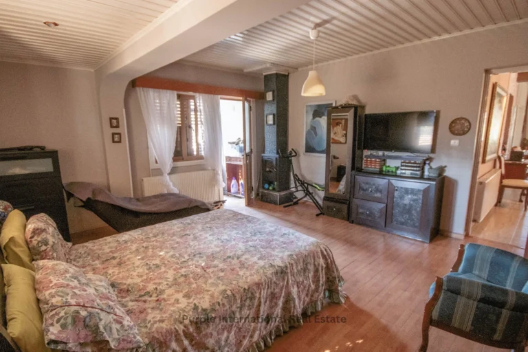 5 Bedroom House for Sale in Pervolia Larnacas