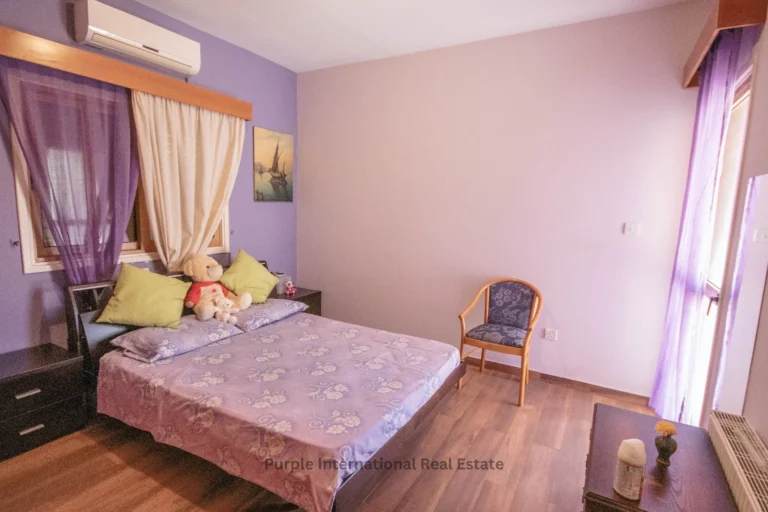 5 Bedroom House for Sale in Pervolia Larnacas