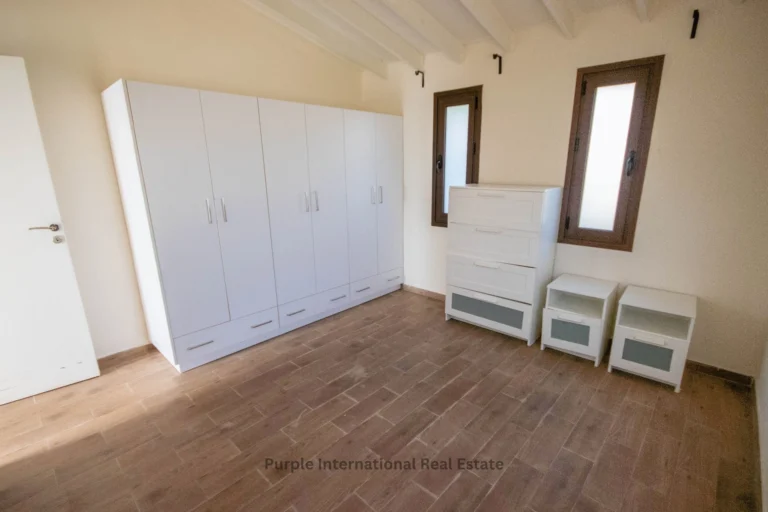 5 Bedroom House for Sale in Pervolia Larnacas