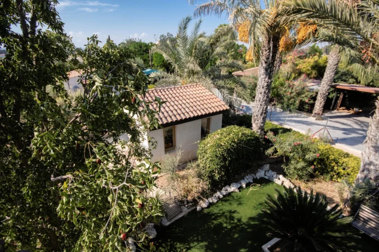 5 Bedroom House for Sale in Pervolia Larnacas