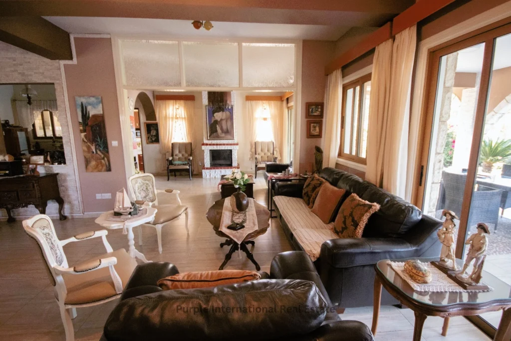 5 Bedroom House for Sale in Pervolia Larnacas