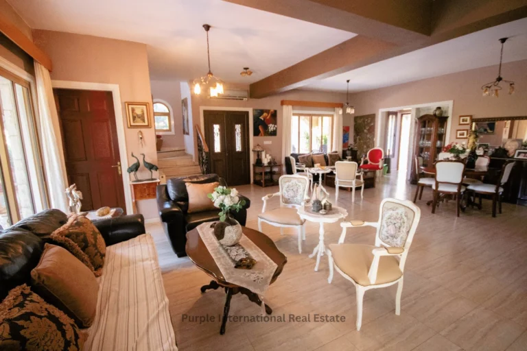 5 Bedroom House for Sale in Pervolia Larnacas