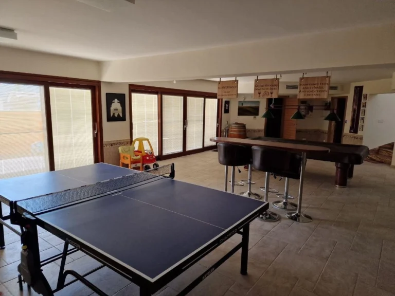 6+ Bedroom House for Sale in Agios Tychonas, Limassol District