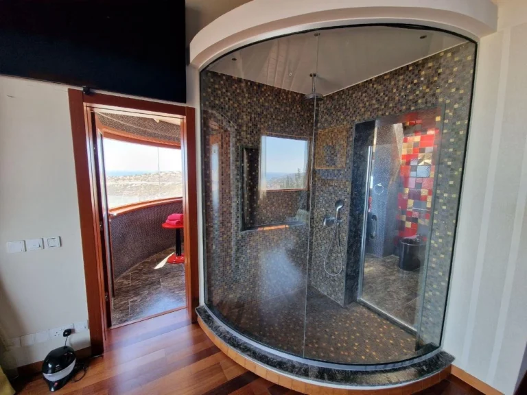 6+ Bedroom House for Sale in Agios Tychonas, Limassol District