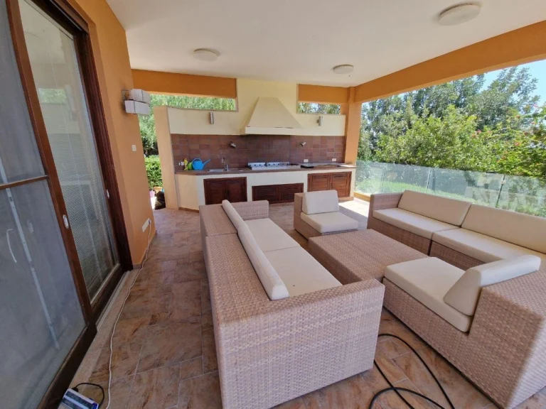 6+ Bedroom House for Sale in Agios Tychonas, Limassol District