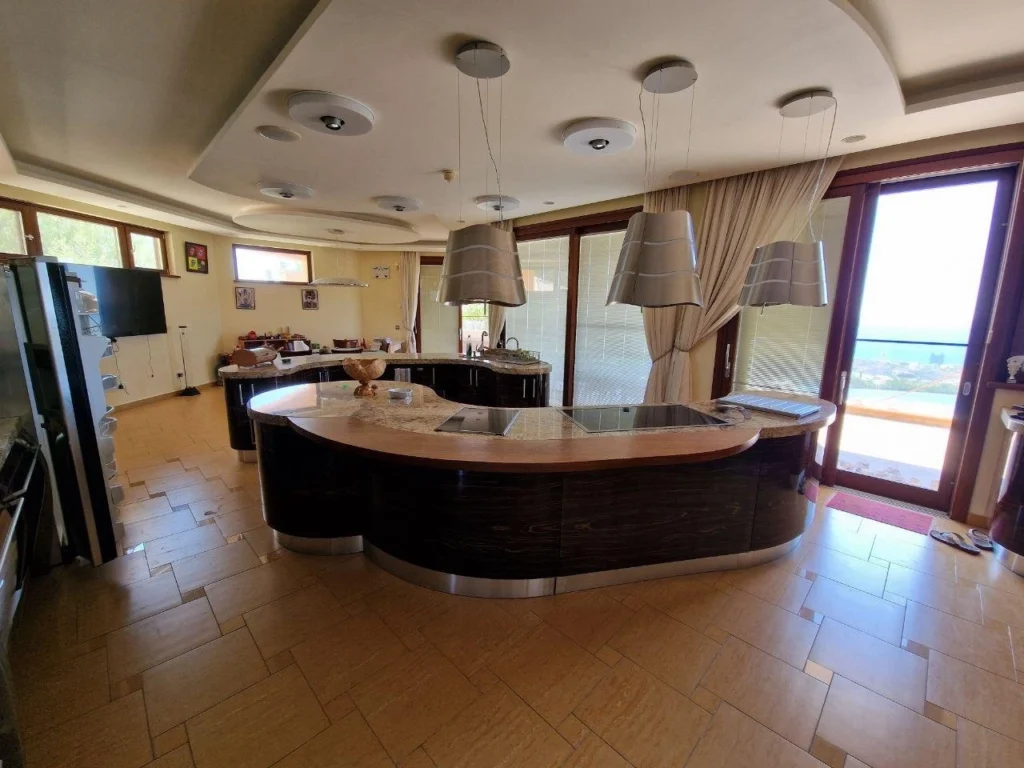 6+ Bedroom House for Sale in Agios Tychonas, Limassol District