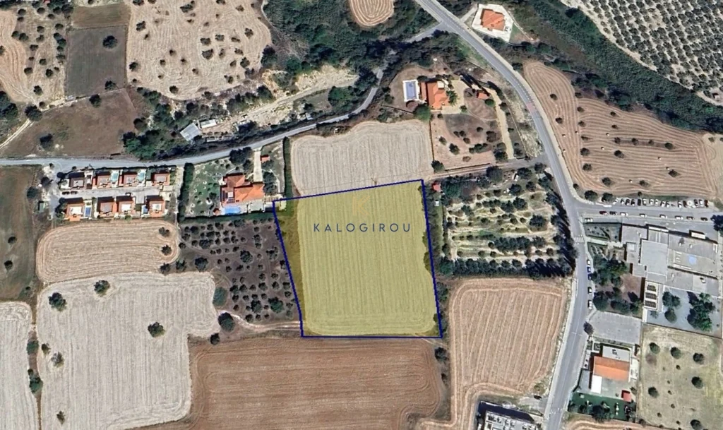7,358m² Plot for Sale in Alethriko, Larnaca District