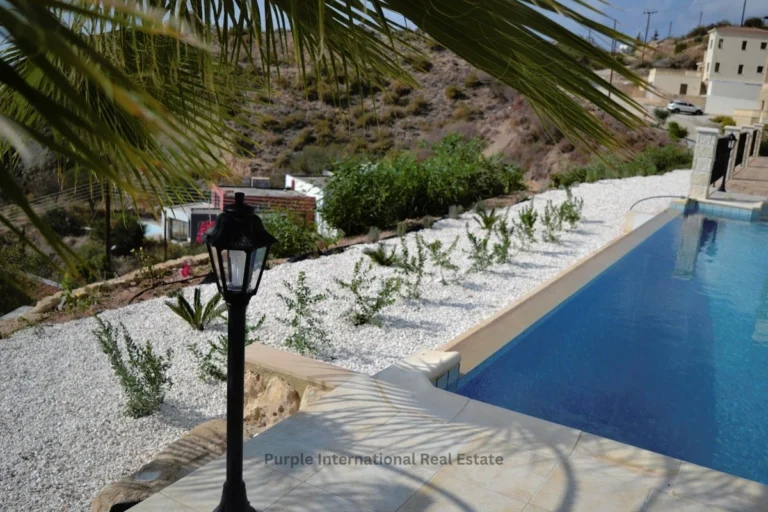 3 Bedroom House for Sale in Peyia, Paphos District