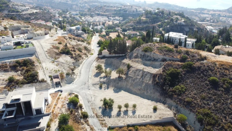 1,350m² Plot for Sale in Agios Tychonas, Limassol District