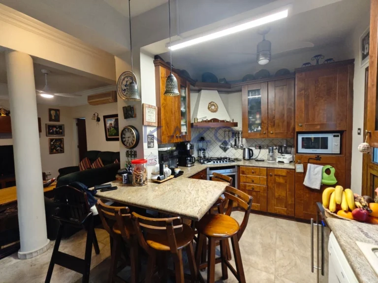 5 Bedroom House for Sale in Limassol – Kapsalos