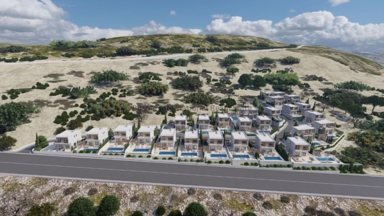5 Bedroom House for Sale in Peyia, Paphos District