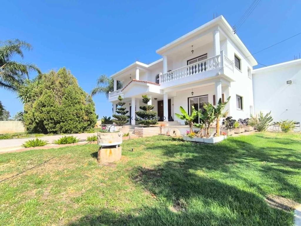 5 Bedroom House for Sale in Anafotida, Larnaca District