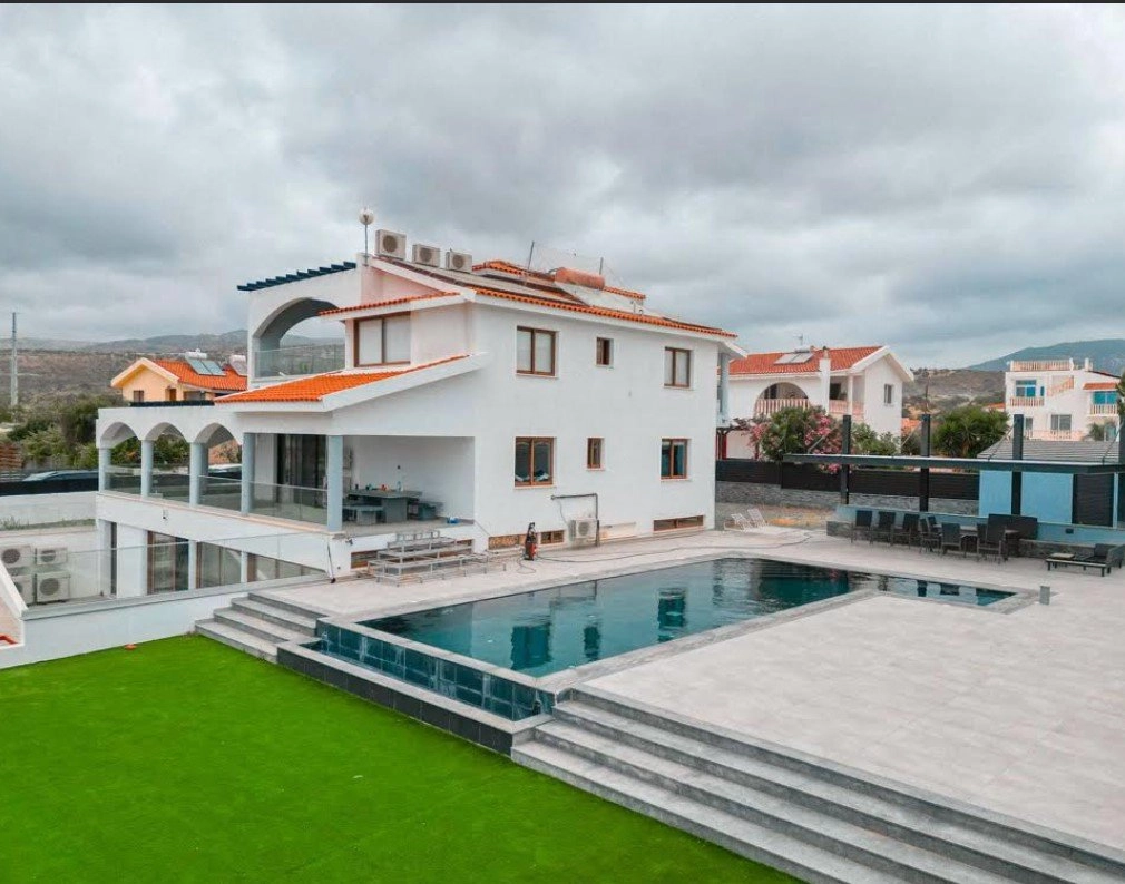 6+ Bedroom House for Sale in Pegeia, Paphos District