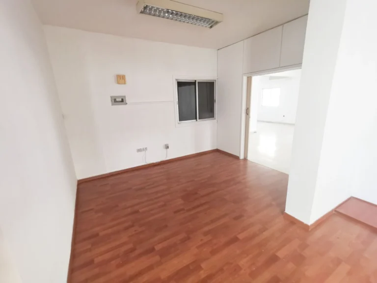 212m² Office for Sale in Strovolos, Nicosia District