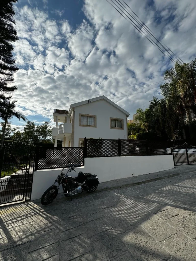 3 Bedroom House for Rent in Agios Tychonas, Limassol District