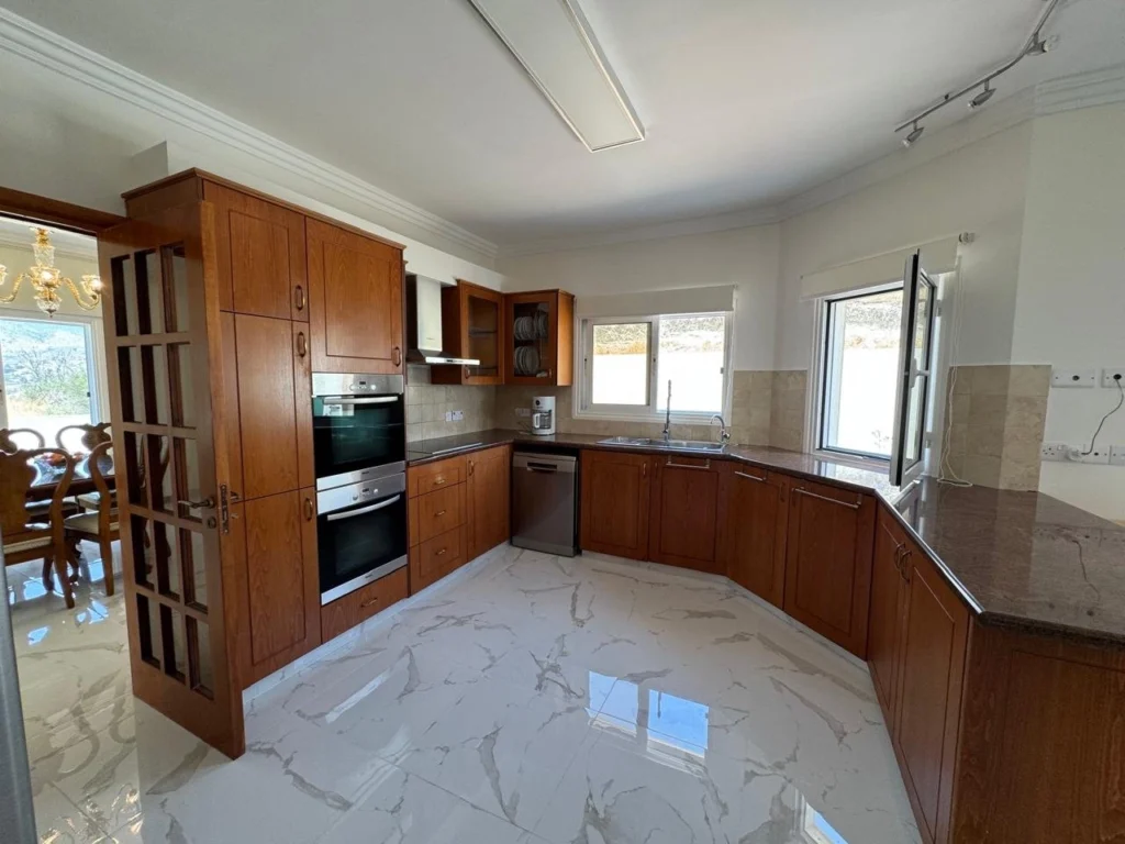 5 Bedroom House for Rent in Monagroulli, Limassol District