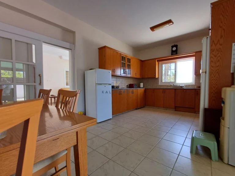 3 Bedroom House for Sale in Pervolia Larnacas