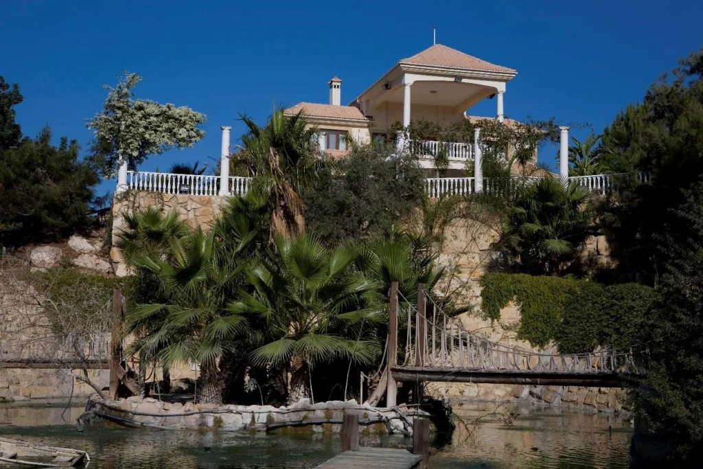 6+ Bedroom House for Sale in Mazotos, Larnaca District