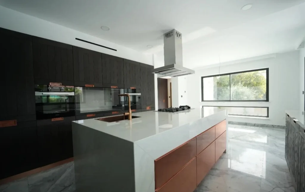 6+ Bedroom House for Sale in Limassol District