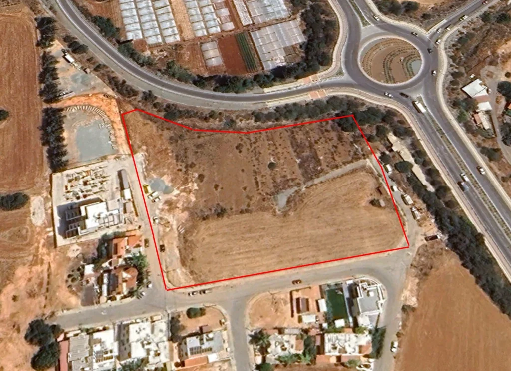 9,200m² Plot for Sale in Kato Polemidia, Limassol District