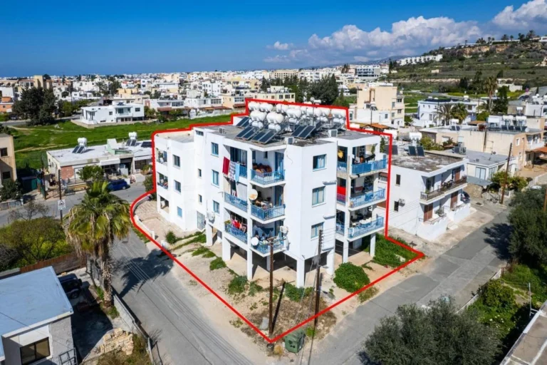 869m² Building for Sale in Geroskipou, Paphos District