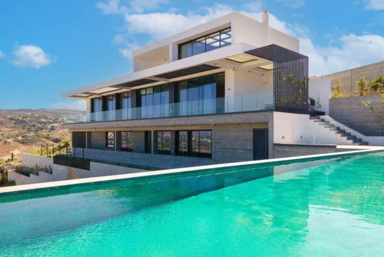 6+ Bedroom House for Sale in Armou, Paphos District