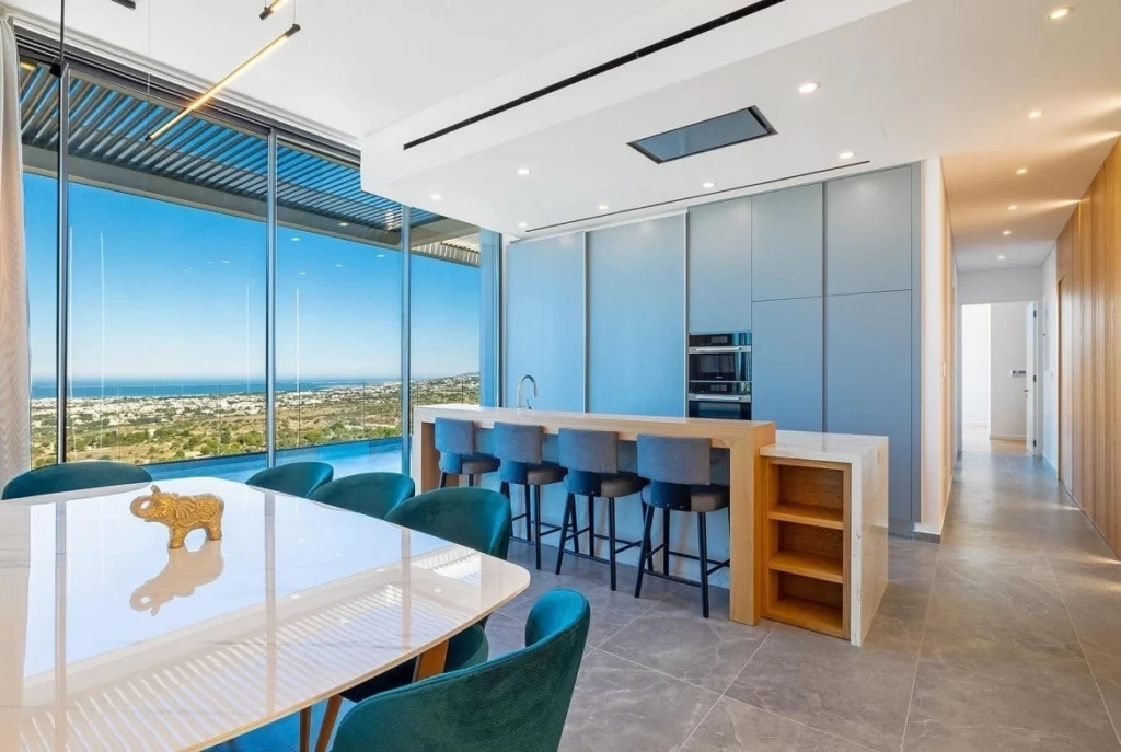 6+ Bedroom House for Sale in Armou, Paphos District