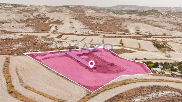 7,575m² Plot for Sale in Aradippou, Larnaca District
