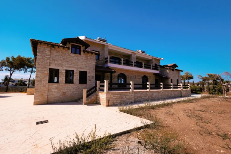 470m² House for Sale in Pervolia Larnacas