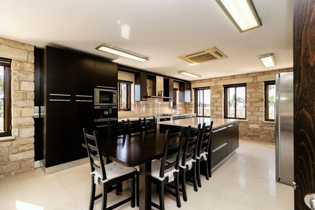 470m² House for Sale in Pervolia Larnacas