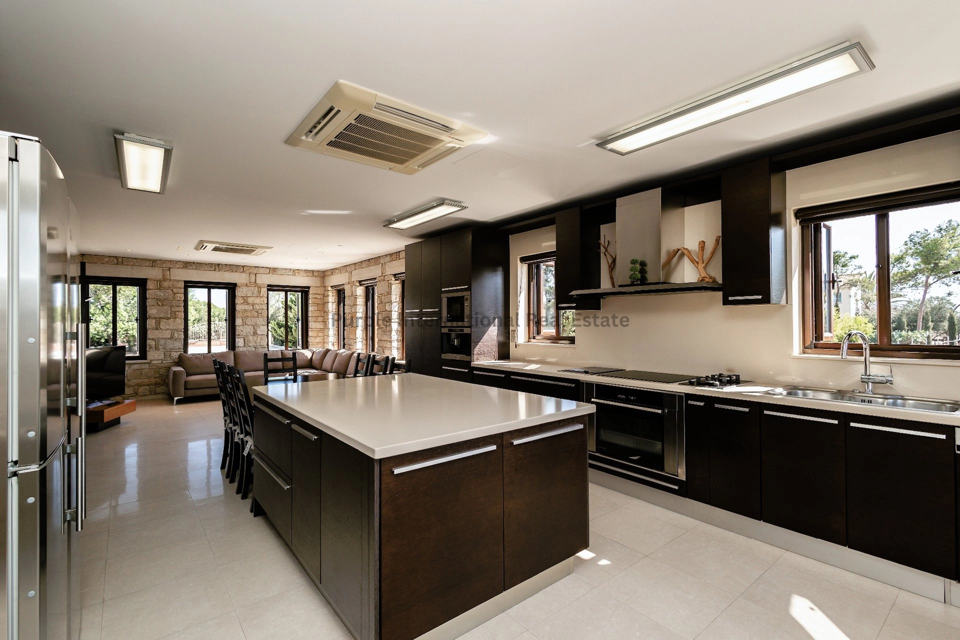 470m² House for Sale in Pervolia Larnacas