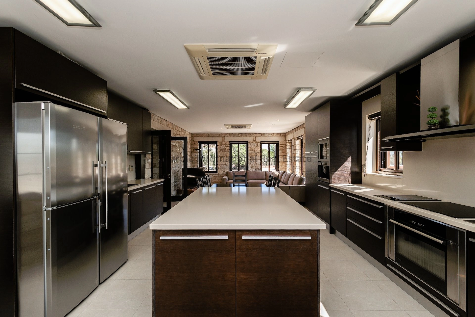 470m² House for Sale in Pervolia Larnacas