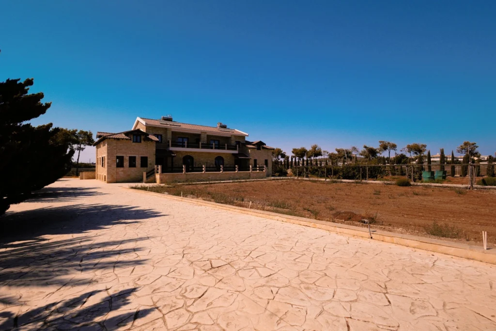470m² House for Sale in Pervolia Larnacas