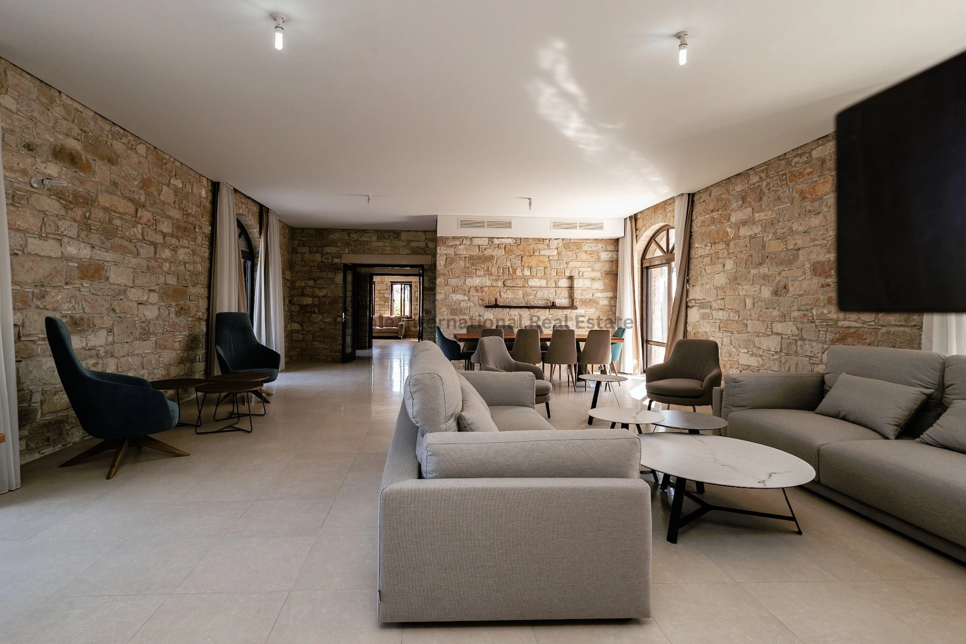 470m² House for Sale in Pervolia Larnacas