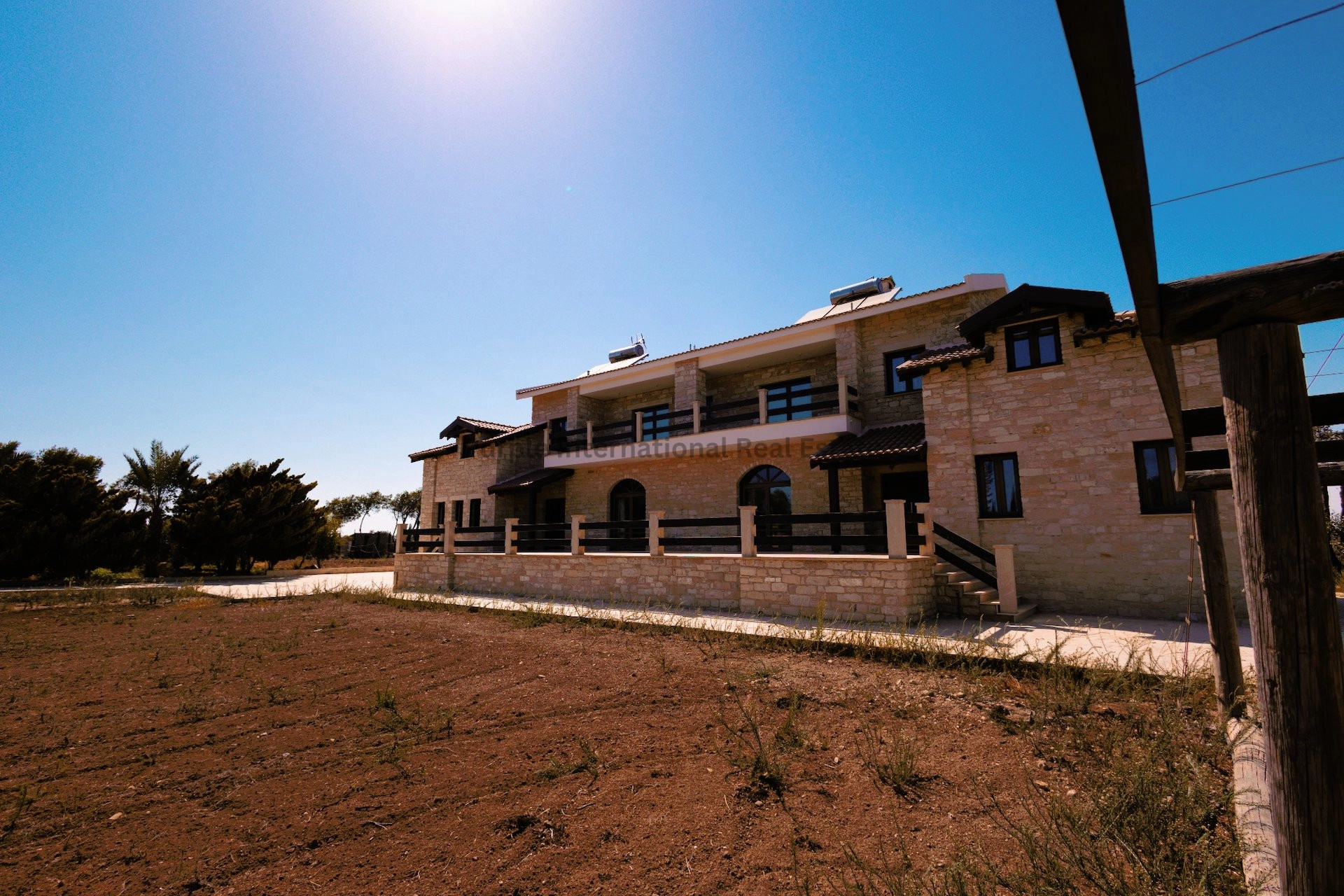 470m² House for Sale in Pervolia Larnacas