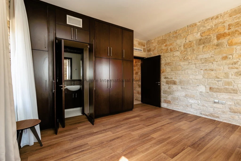 470m² House for Sale in Pervolia Larnacas