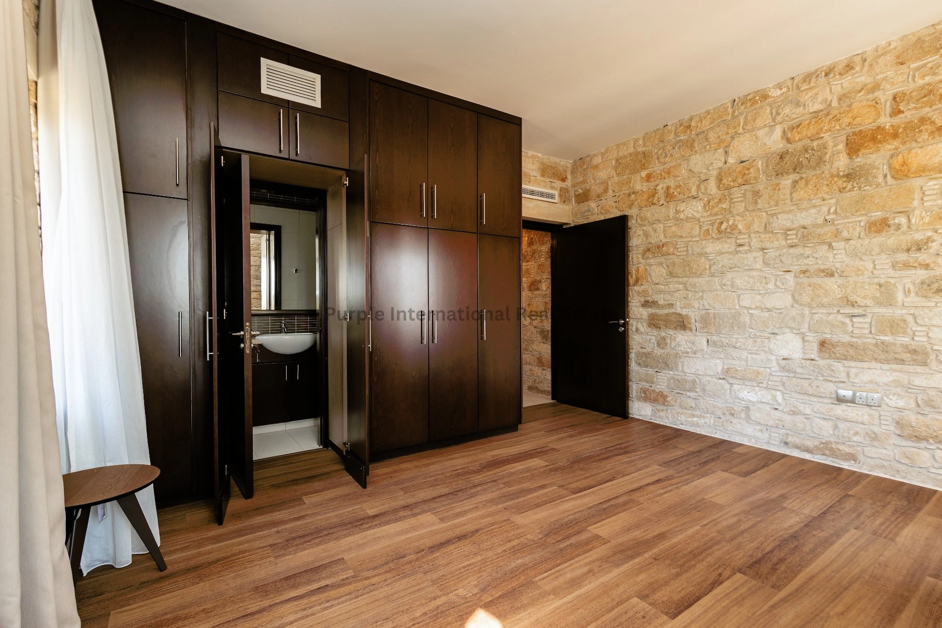 470m² House for Sale in Pervolia Larnacas