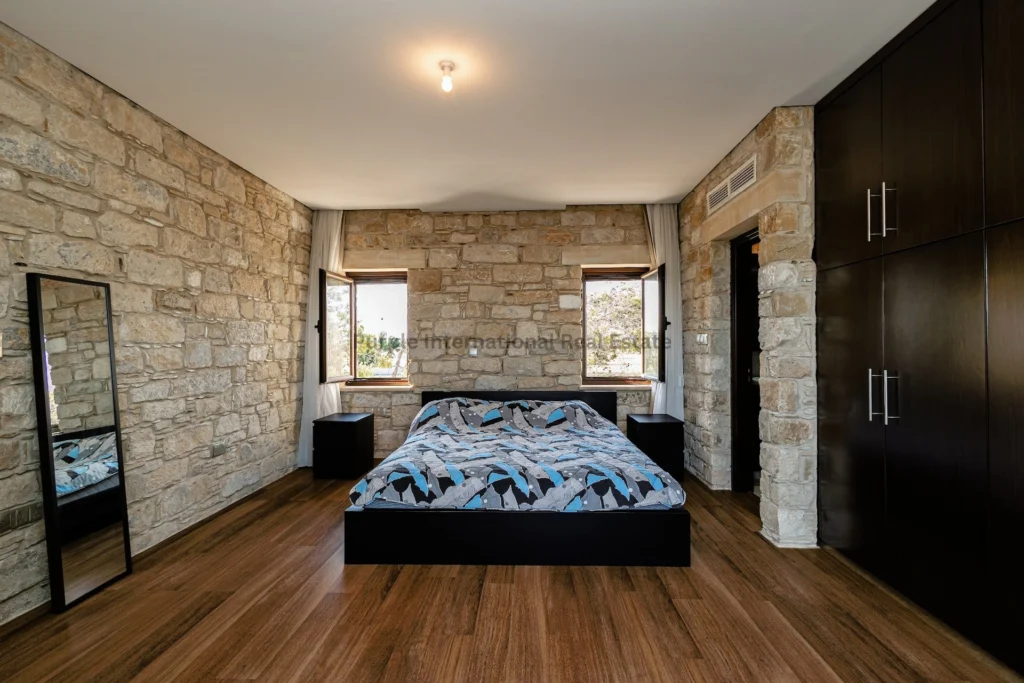470m² House for Sale in Pervolia Larnacas