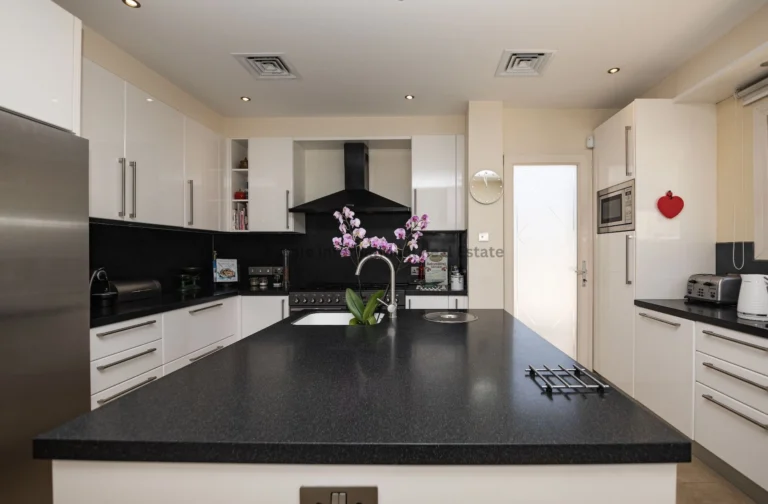 5 Bedroom House for Sale in Maroni, Larnaca District