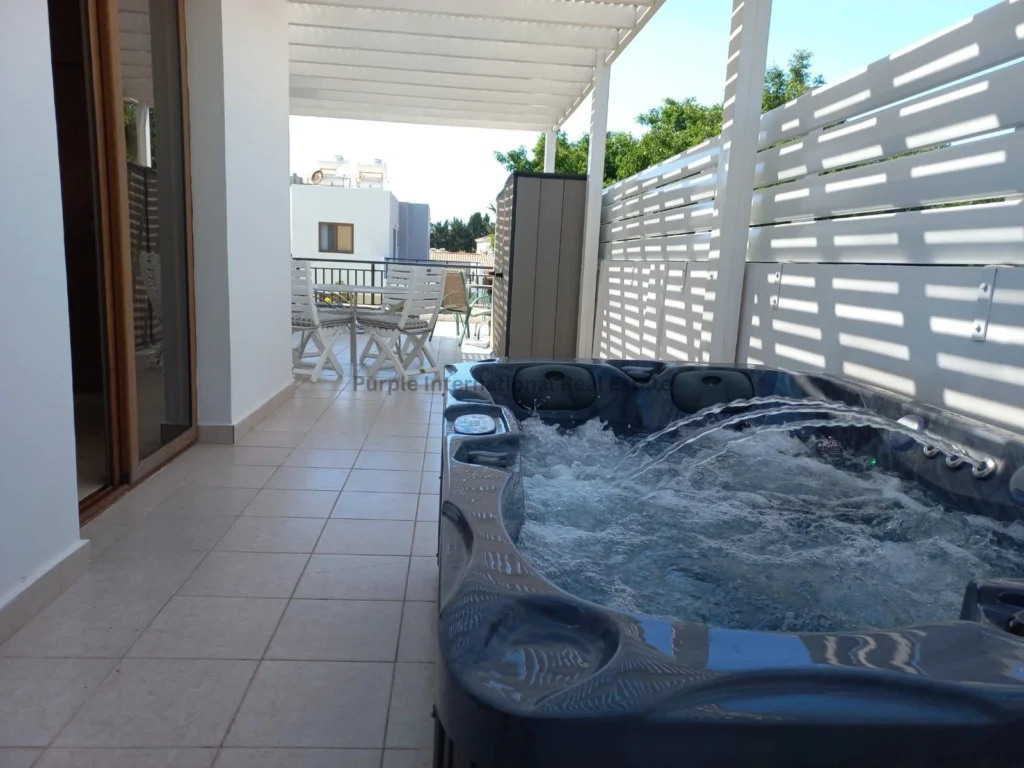 2 Bedroom Apartment for Sale in Paphos – Universal